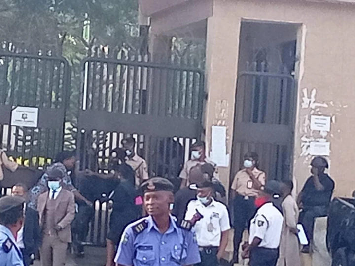 Kanu&#39;s trial: Heavy security presence at Federal High Court