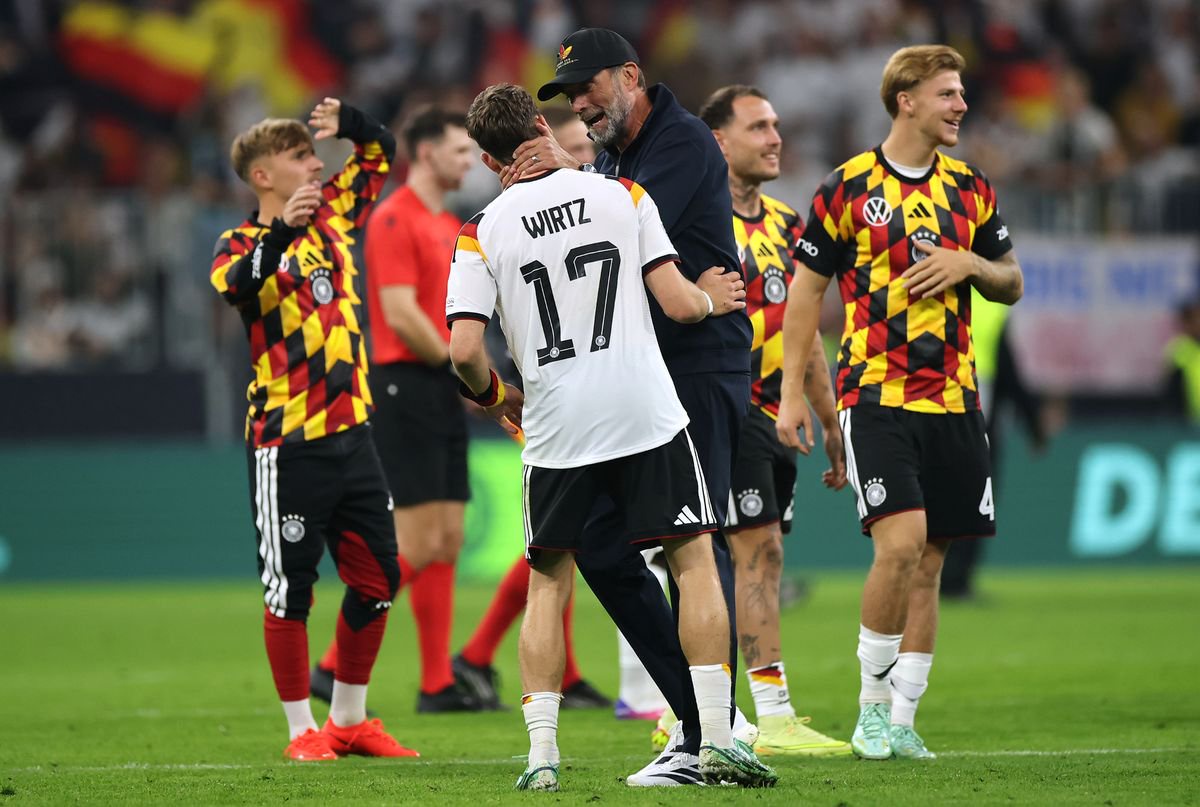 Jurgen Klopp and Florian Wirtz celebrate