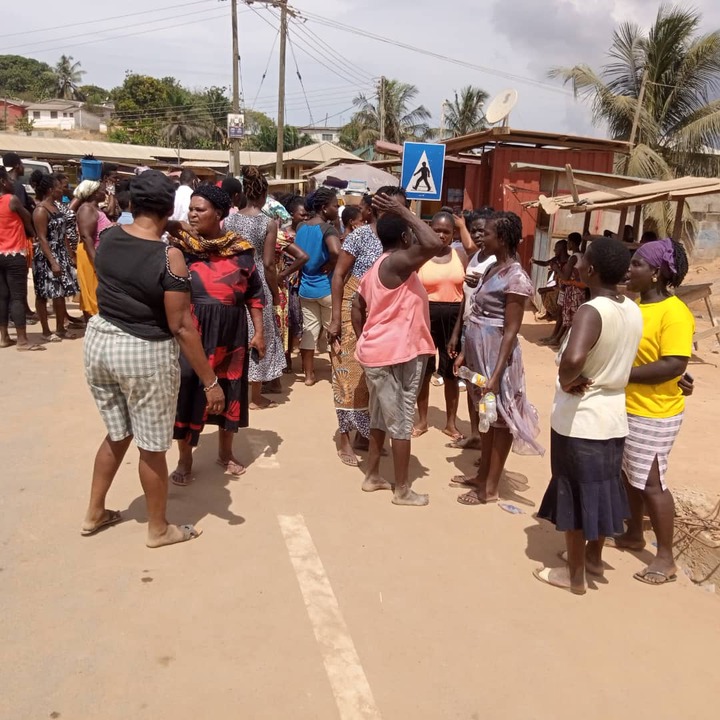 Angry mob chases taxi driver in another kidnap attempt at Takoradi. 55