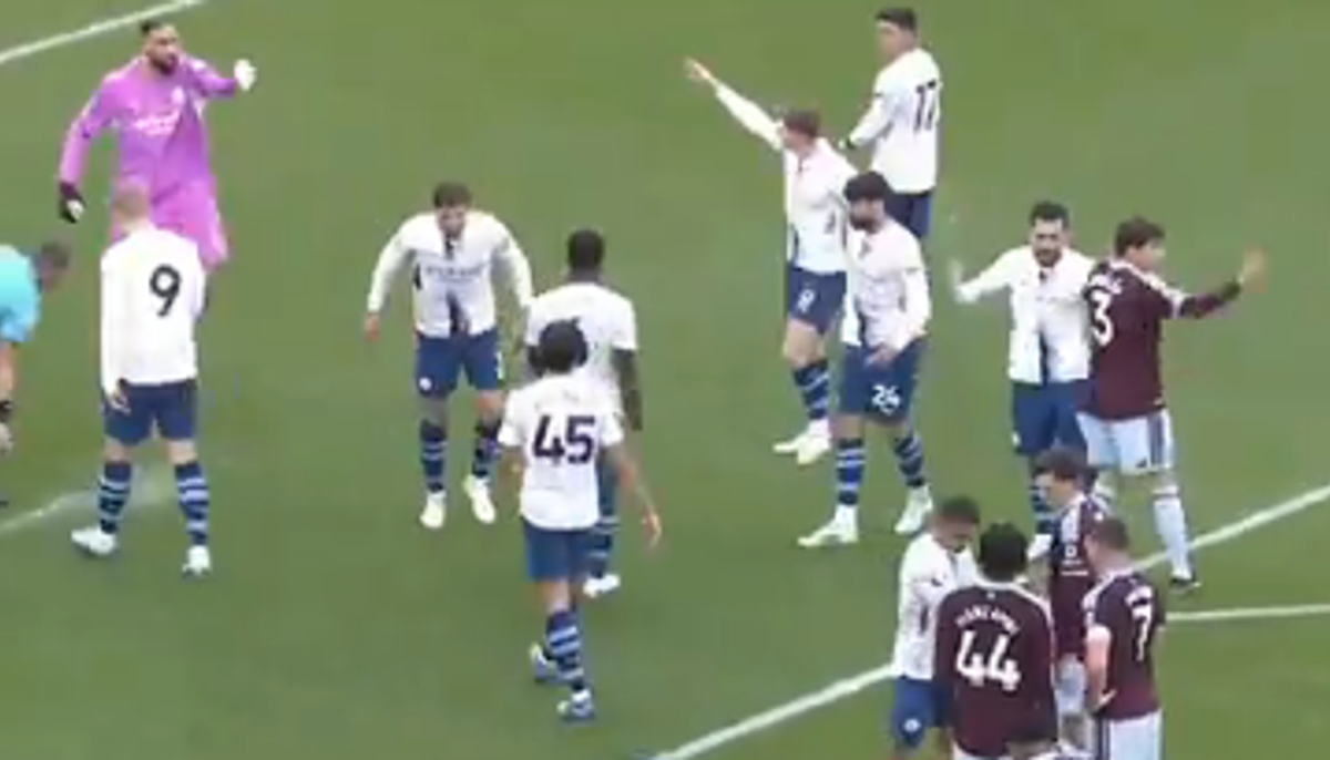 City players during their loss to Aston Villa