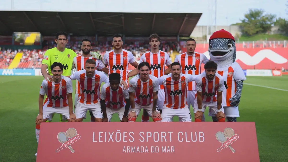 O Leix￵es ficou reduzido a dez jogadores desde o in￭cio da segunda parte e perdeu contra o FC Porto