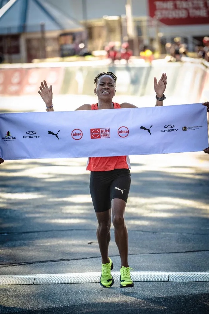 Glenrose Xaba, the Boxer Athletic Club star held off a strong challenge from Kenya’s Jackline Rotich to win the inaugural Mangaung 10k.