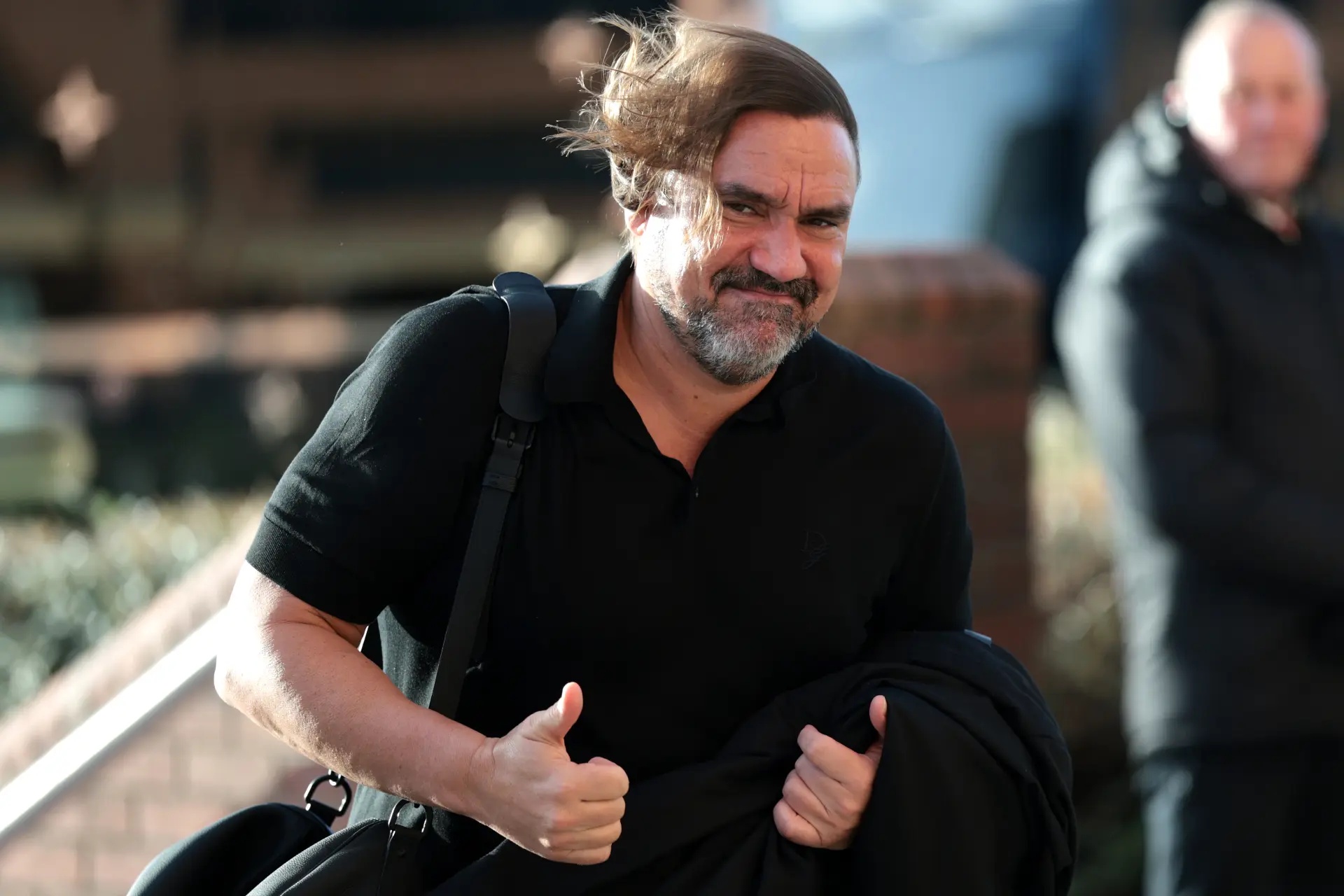 Daniel Farke getting blown about.