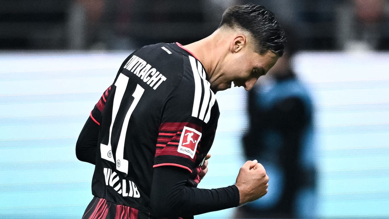 Jubel bei Younes Ebnoutalib: Er erzielte das goldene Tor für Frankfurt.