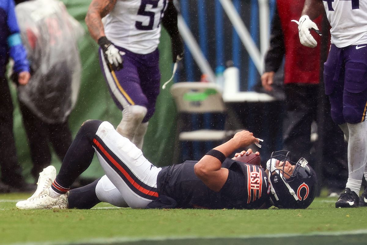 While running with the ball against the Vikings, Williams fell to the ground without contact. He then screamed in agony, leaving fans fearing a season-ending injury.