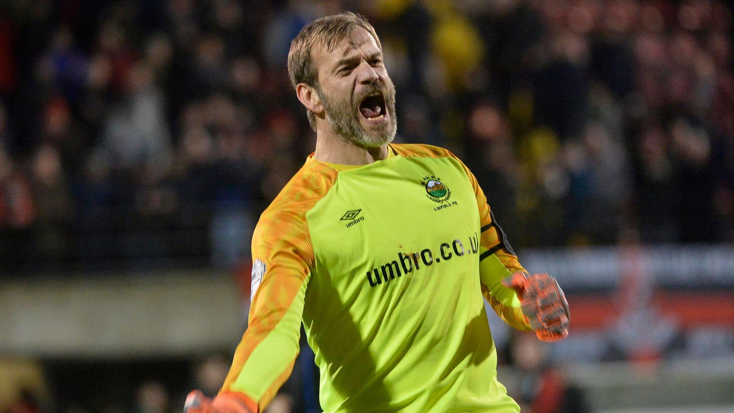 Roy Carroll celebrates