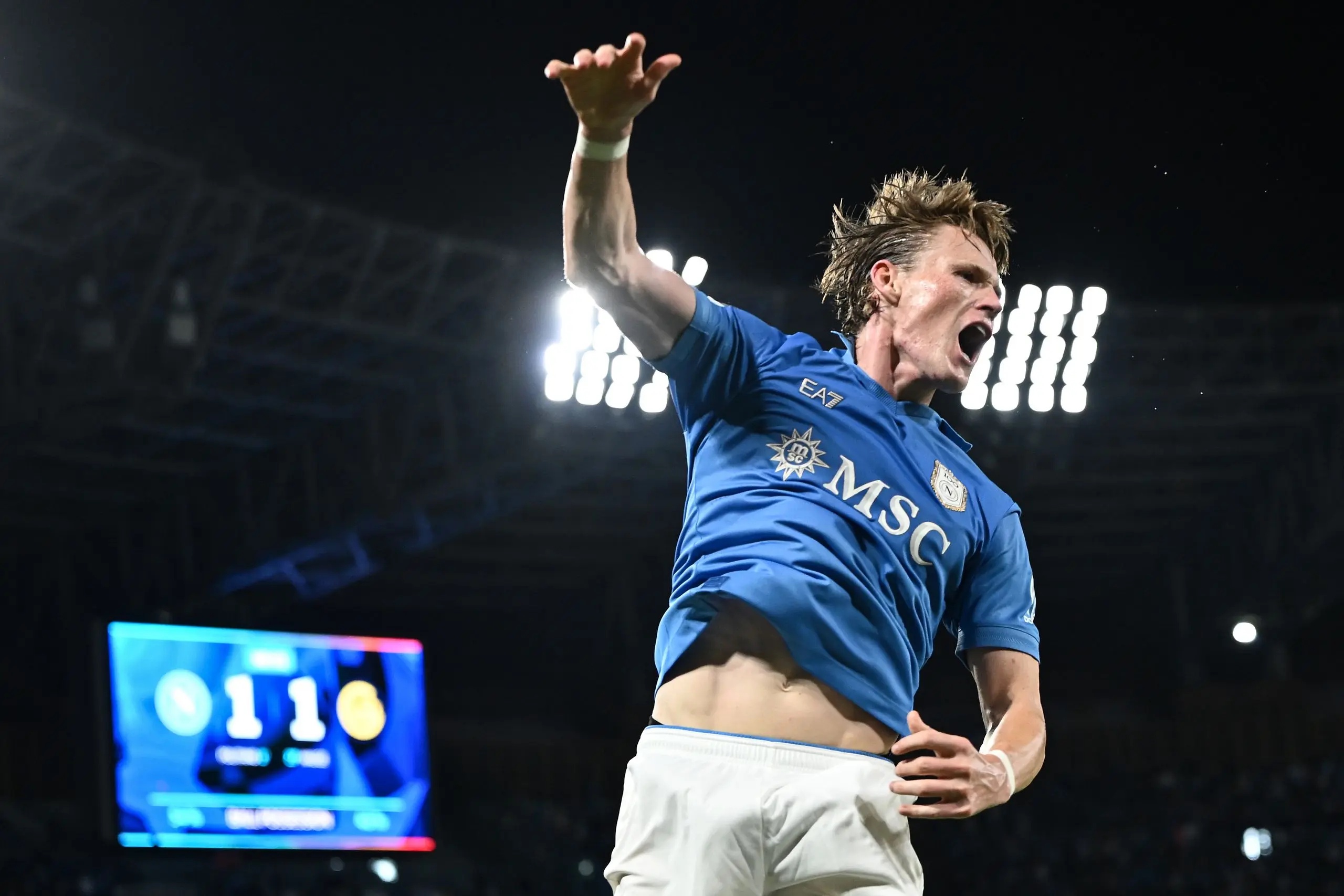 Scott McTominay celebrating.