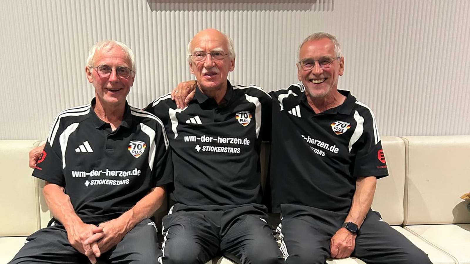 Uwe Schmidt, Horst Landwehr und Frank Pellmann (von links) bei der Fußball-Ü70-WM in Australien.