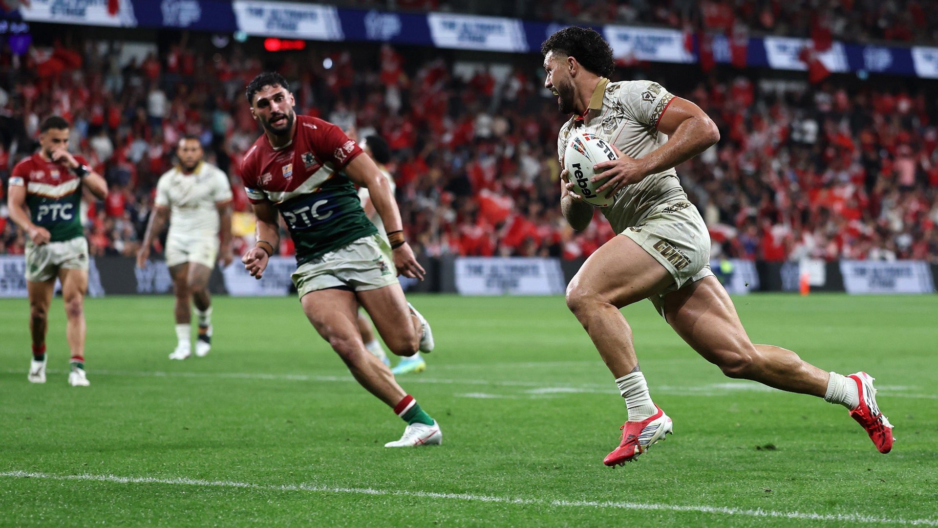 Jojo Fifita runs in to score a try