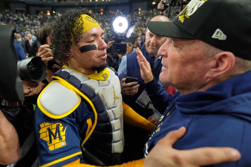 Milwaukee Brewers catcher William Contreras celebrates with manager Pat Murphy after the Brewers clinched the title.