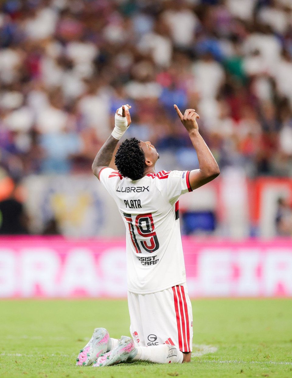 Plata comemora gol marcado pelo Flamengo sobre o Bahia, na Arena Fonte Nova - Gilvan de Souza / Flamengo
