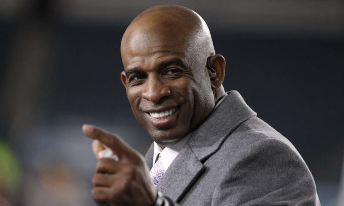 December 26, 2015: NFL American Football Herren USA Network Deion Sanders reacts prior to the NFL game between the Washington Redskins and the Philadelphia Eagles at Lincoln Financial Field in Philadelphia, Pennsylvania. NFL 2015: Redskins vs Eagles DEC 26 – ZUMAc04_ ©imago images/ZUMA Wire