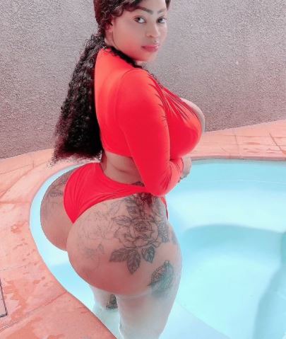 Roman Goddess flaunts massive bum, stuns in red - 1st for Credible News
