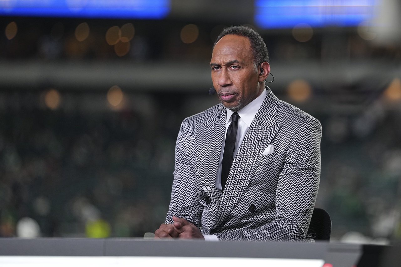 PHILADELPHIA, PENNSYLVANIA - OCTOBER 26: ESPN analyst Stephen A. Smith looks on prior to the game between the Dallas Cowboys and Philadelphia Eagles at Lincoln Financial Field on October 26, 2026 in Philadelphia, Pennsylvania. (Photo by Mitchell Leff/Getty Images)