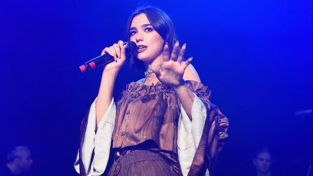 10 Fakta Karier Dua Lipa, dari Club Hostess Hingga Penyanyi Terkaya