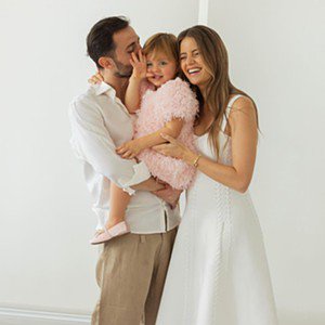 Bernardo Silva, Inês Degener Tomaz e a filha Carlota (Foto: Inês Degener Tomaz/Instagram)