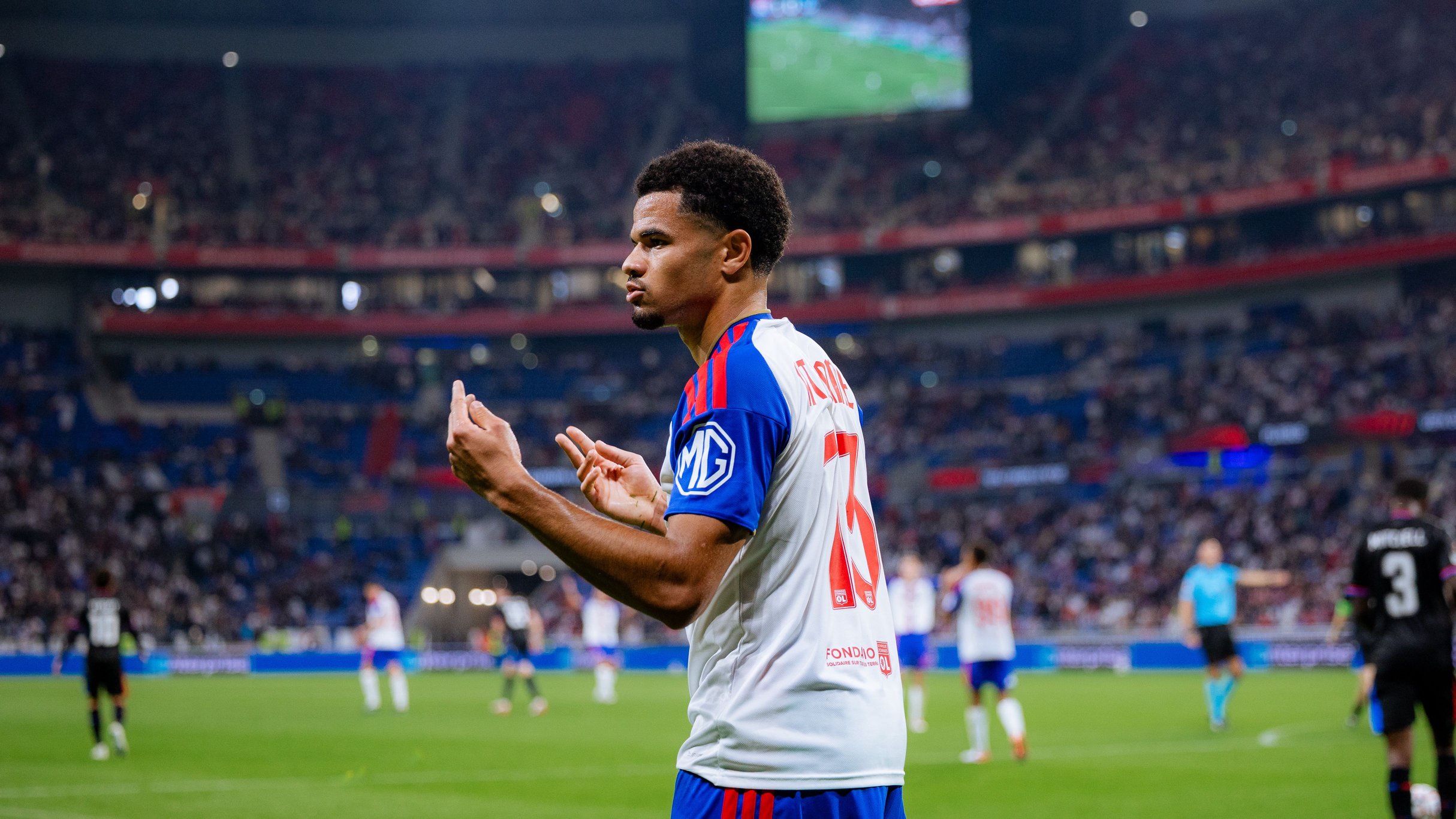 AC Milan in talks with Lyon: they want Zachary Athekame back in January