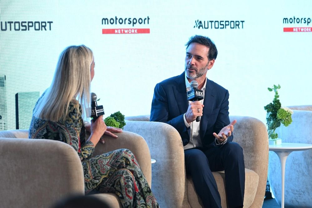Lindsay Czarniak, and Jimmie Johnson