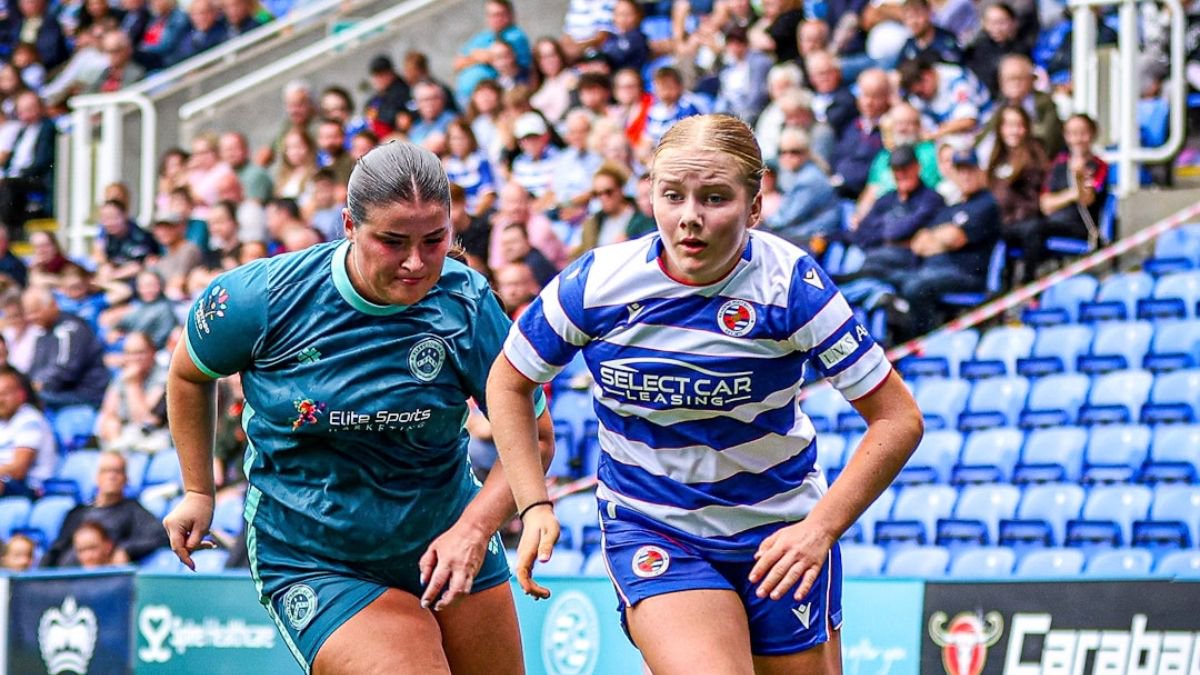 Royals had the crowd behind them at the Select Car Leasing Stadium. Photo: Sinead Thompson.