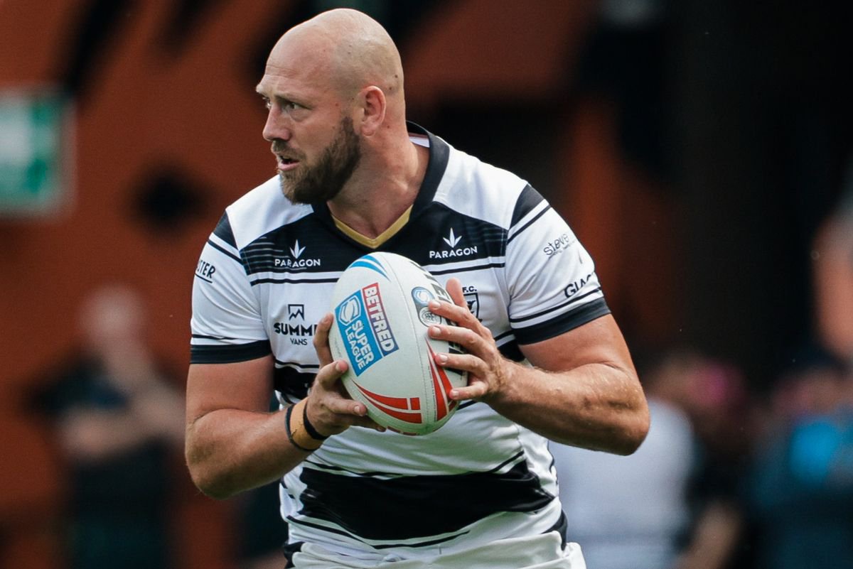 Liam Watts in action for Hull FC.