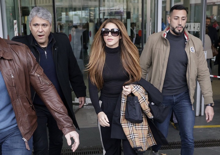 Shakira arrived wearing a pair of dark sunglasses