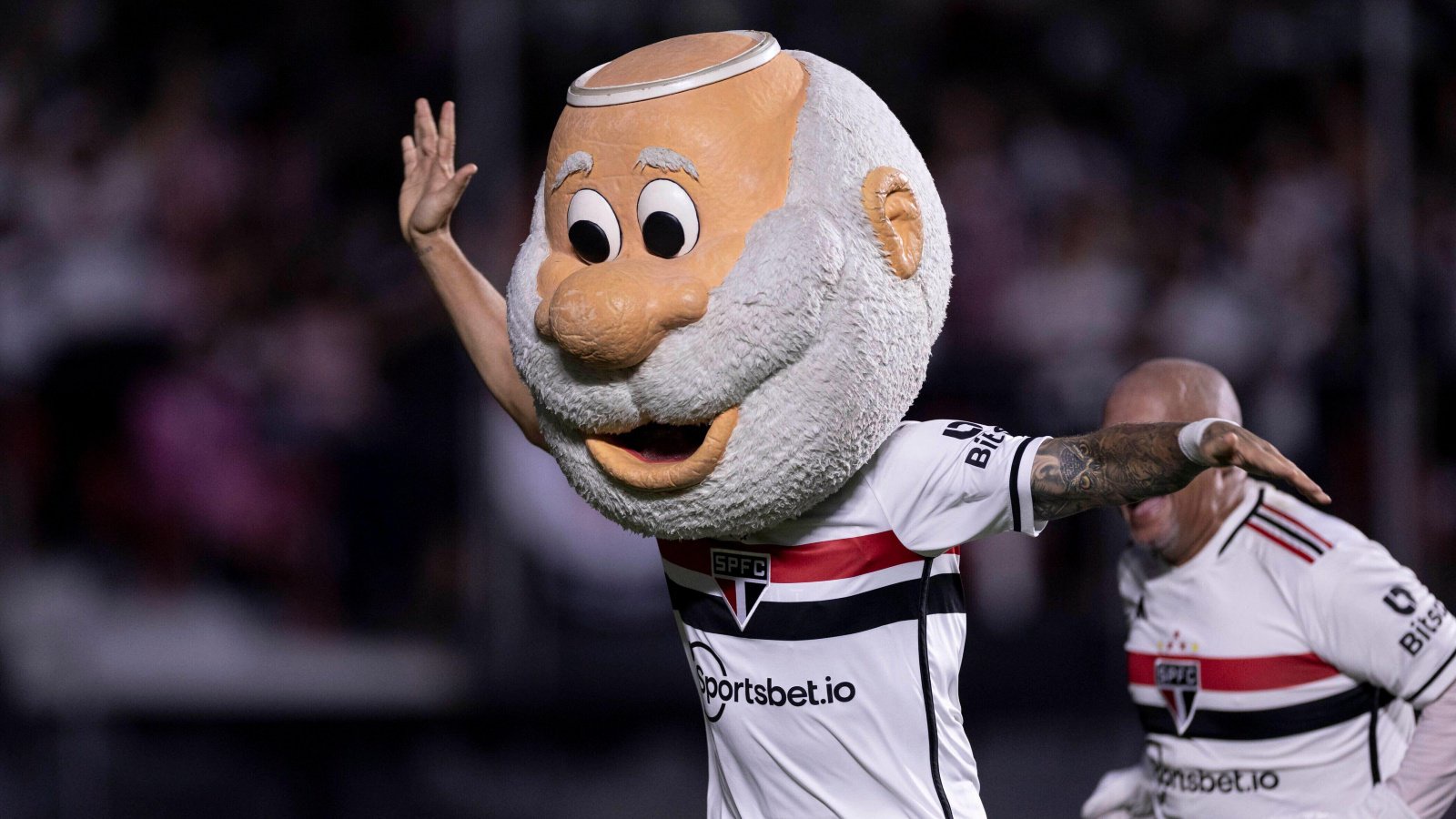 Celebration of São Paulo's second goal, scored by Alexandre Pato, during the match between São Paulo x Santos held at Morumbi Stadium in São Paulo, SP. The game is valid for the 15th round of the Brasileirão 2023.