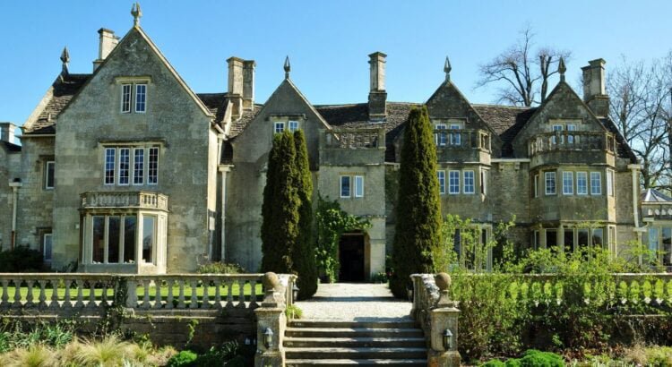 Thierry Henry C'est l'un des plus beaux exemples d'architecture moderne au Royaume-Uni, son manoir luxueux à Londres avec finitions de luxe et installations haut de gamme