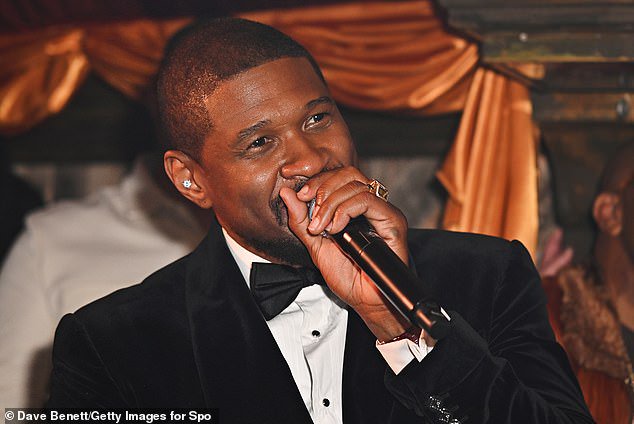 He later took the mic for an impromptu performance of his biggest hits