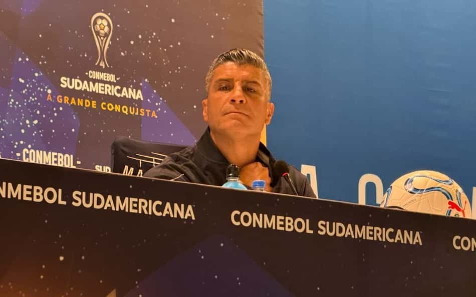 Pedro Emanuel na coletiva após a eliminação do Vasco na Sul-Americana de 2026