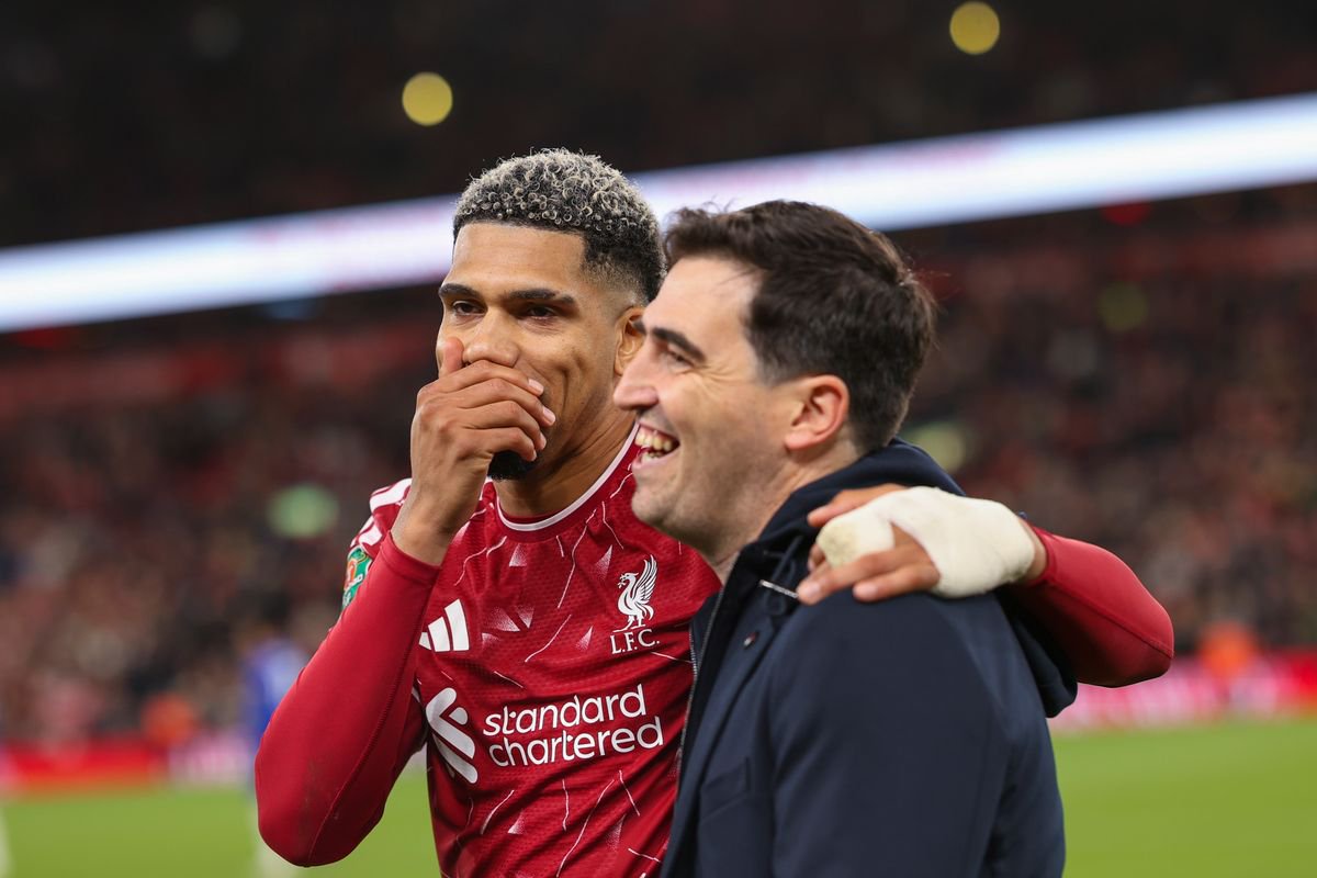 Ronald Araujo and Andoni Iraola after Liverpool knocked Chelsea out of the Carabao Cup.