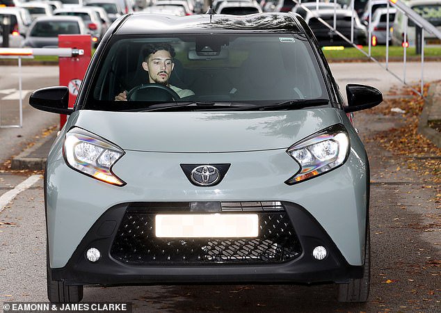 Lisandro Martinez (in the backseat of the car) was one of the last players to arrive at Man United training on Thursday morning