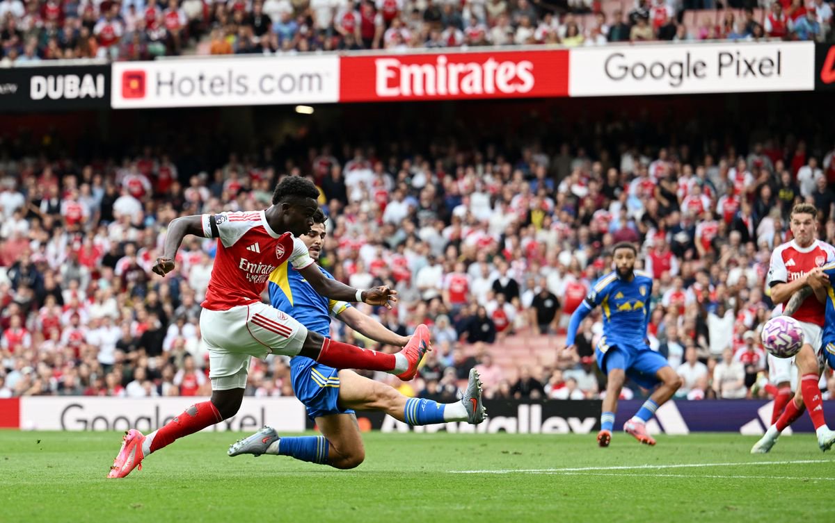 Pascal Struijk can't quite block Bukayo Saka's fierce effort