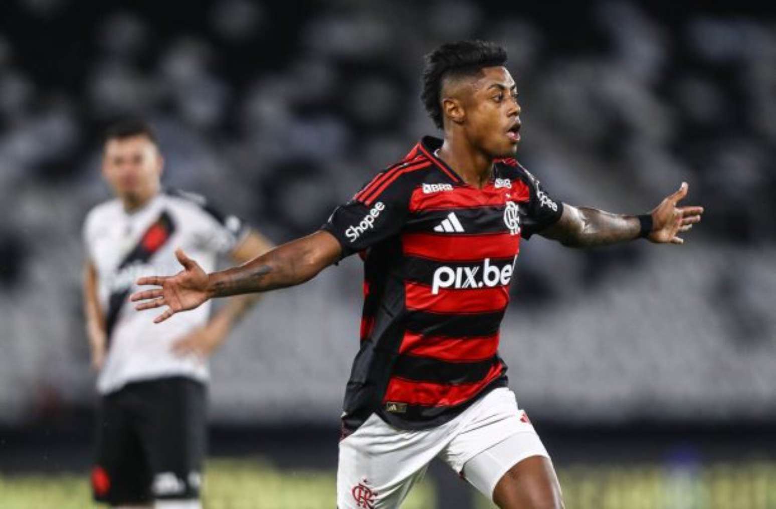 Paquetá foi às redes pela primeira vez no retorno ao Flamengo no Nilton Santos –
