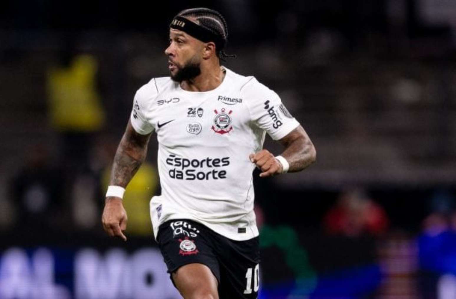 Memphis Depay ainda não jogou com Seedorf no Corinthians –