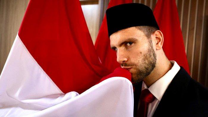 Maarten Paes secara resmi telah menjadi Warga Negara Indonesia atau WNI setelah melakukan pengambilan sumpah di Jakarta, Selasa (30/4/2024).