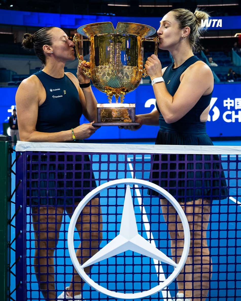Luisa Stefani e Gabriela Dabrowski foram campeãs do WTA 1000 de Pequim (Foto: Reprodução/Instagram/WTA)