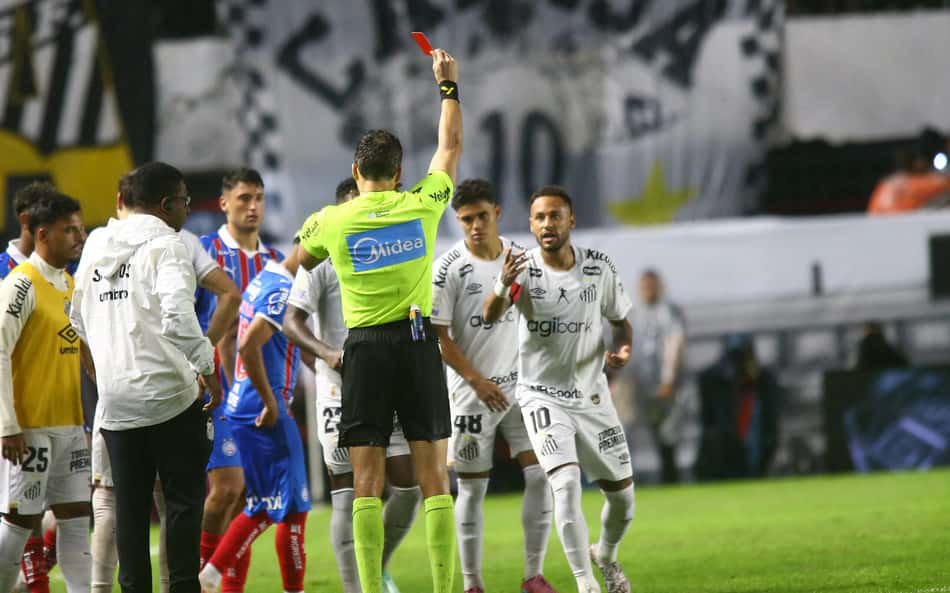 Neymar durante expulsão em Santos e Bahia, pelo Campeonato Brasileiro