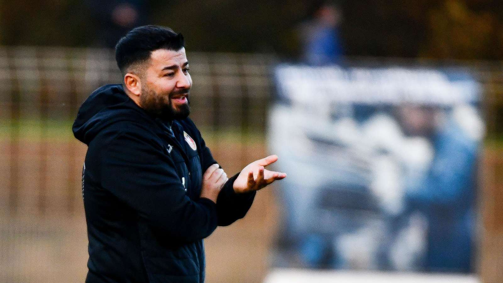 16.11.2025, xpsx, Fussball Hessenliga, SC 1960 Hanau - Turabdin-Babylon Pohlheim v.l. Trainer Kenan Kocak (Hanau)