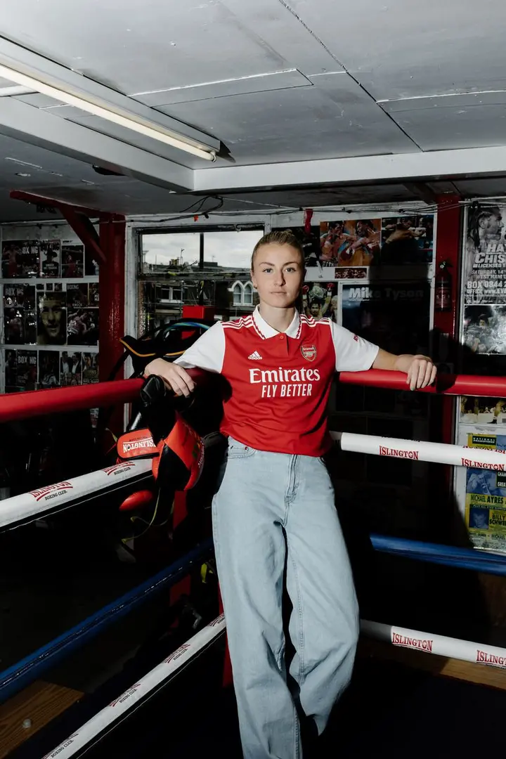 Leah Williamson in Arsenal's new home kit at the Islington Boxing Club. (Image: Daisy Rutledge)