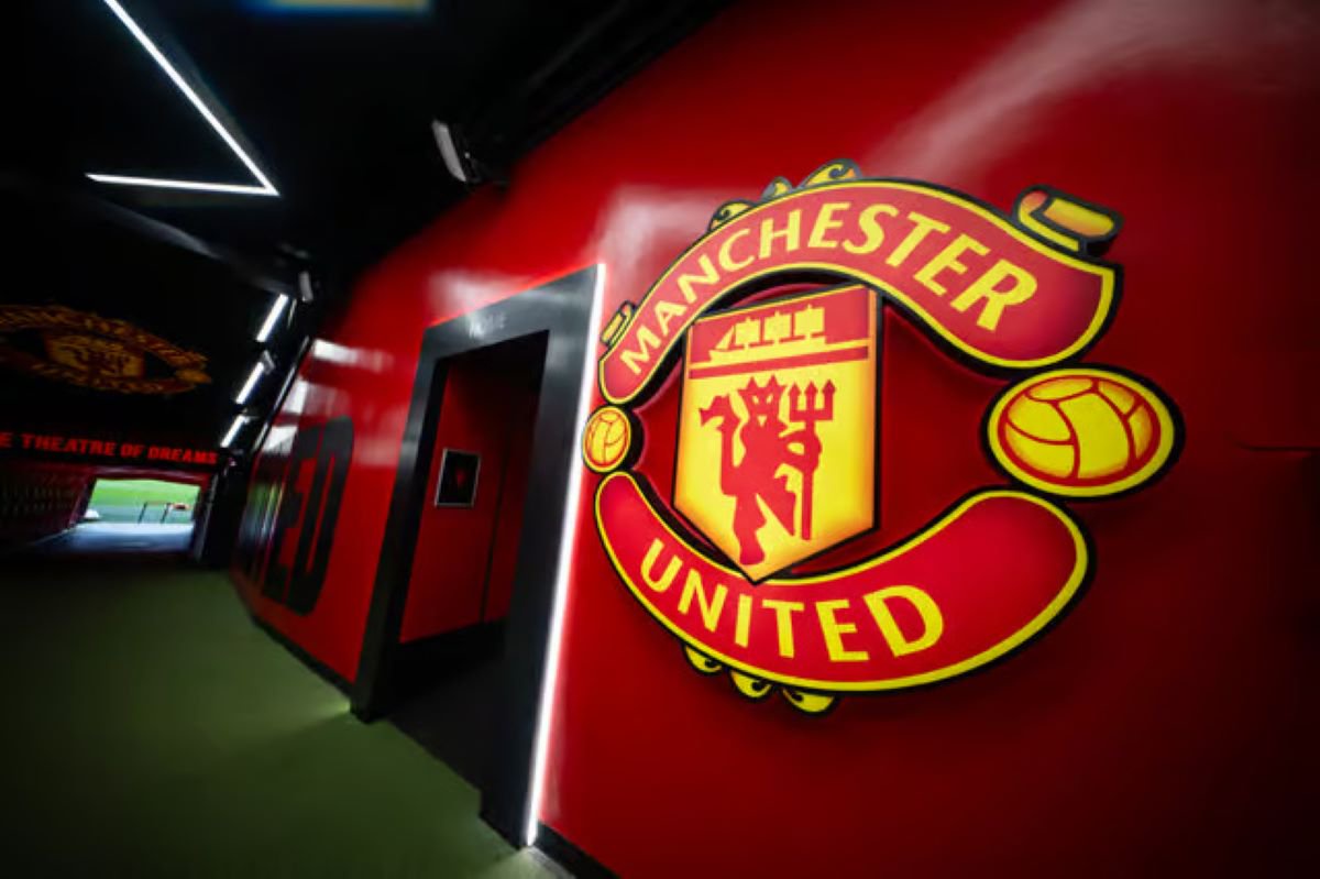 Former Manchester United striker confirms addiction to snus