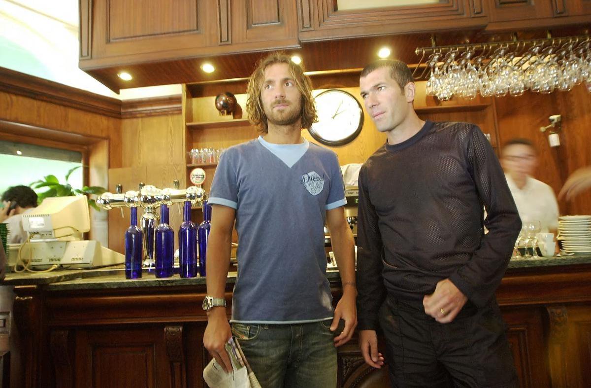 Zinedine Zidane et Christophe Dugarry au « Nulle part ailleurs », une brasserie bordelaise qu’ils ont acheté ensemble en 1996