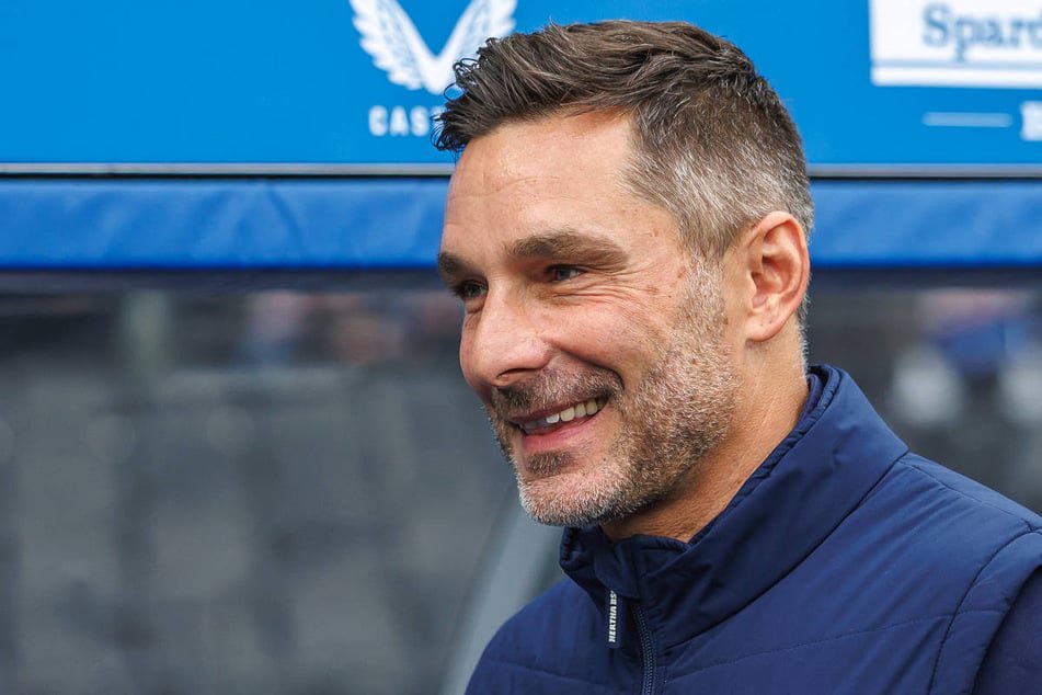 Stefan Leitl (49) hatte nach dem Last-Minute-Sieg seiner Hertha gut lachen.