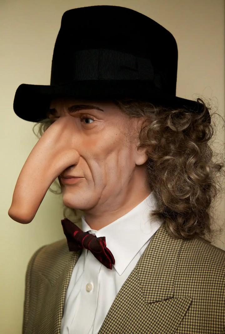 see-the-man-with-the-longest-nose-in-history-of-mankind-and-his-weird