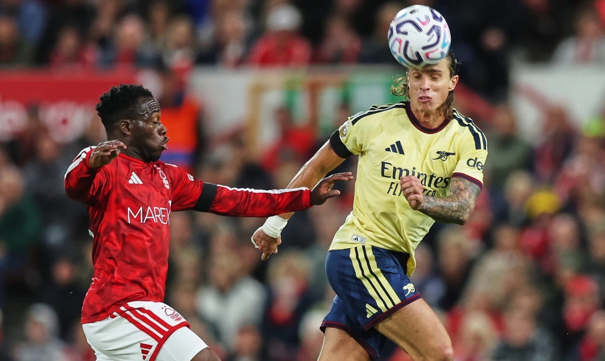 Arsenal's Riccardo Calafiori, right, challenges for the ball with Nottingham Forest's Arnaud Kalimuendo during the English Premier League soccer match between Nottingham Forest and Arsenal in Nottingham, England, Sunday, Oct. 18, 2026. (AP)