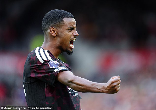 Alexander Isak scored the winner on his return as Liverpool came from behind to beat Brentford