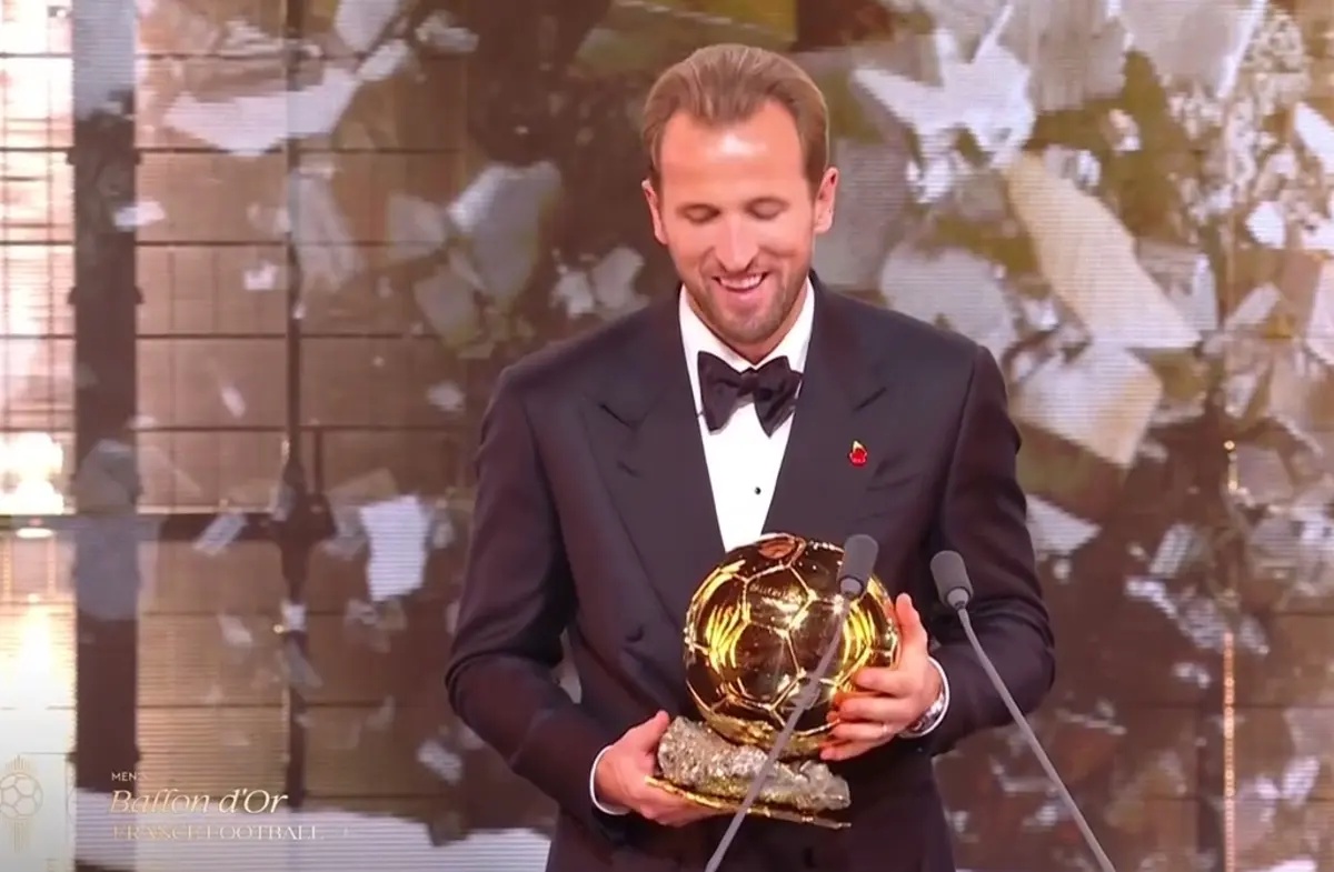 Imagem de contexto do artigo Harry Kane após vencer a Bola de Ouro: "Posso imaginar que foi realmente difícil escolher..."