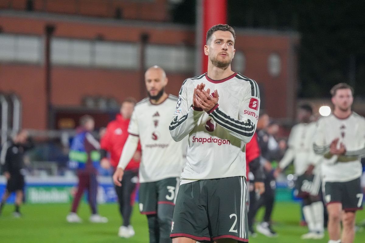Diogo Dalot during the Como 1907 against Manchester United match in the Champions League at Stadio Giuseppe Sinigaglia in Como, Italy, on October 21, 2026.
Como 1907 v Manchester United - UEFA Champions League 2026/27 League Phase MD3, Italy - 21 Oct 2026