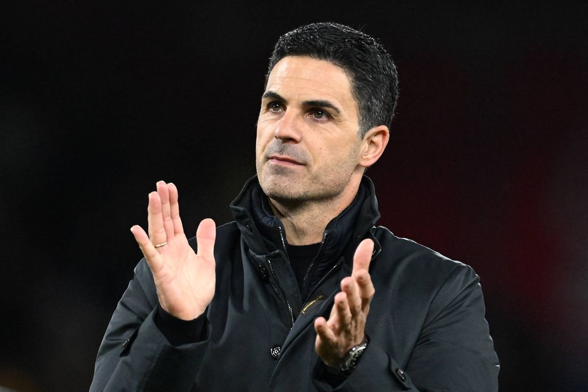 Mikel Arteta, Manager of Arsenal, applauds the fans after the Premier League 2026/27 match between Nottingham Forest FC and Arsenal FC at City Ground on October 18, 2026 in Nottingham, England. 