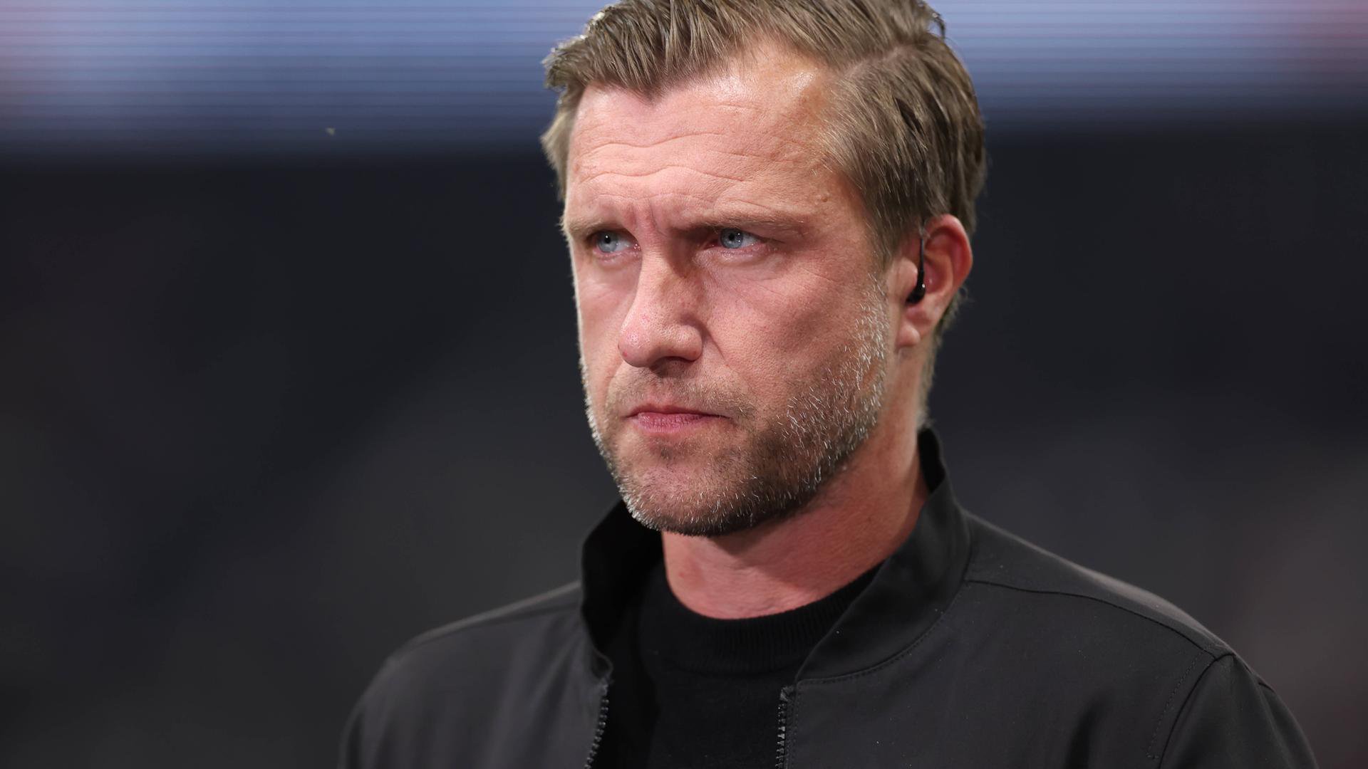 Eintracht Frankfurt: Sportvorstand Markus Krösche mit fokussiertem Blick