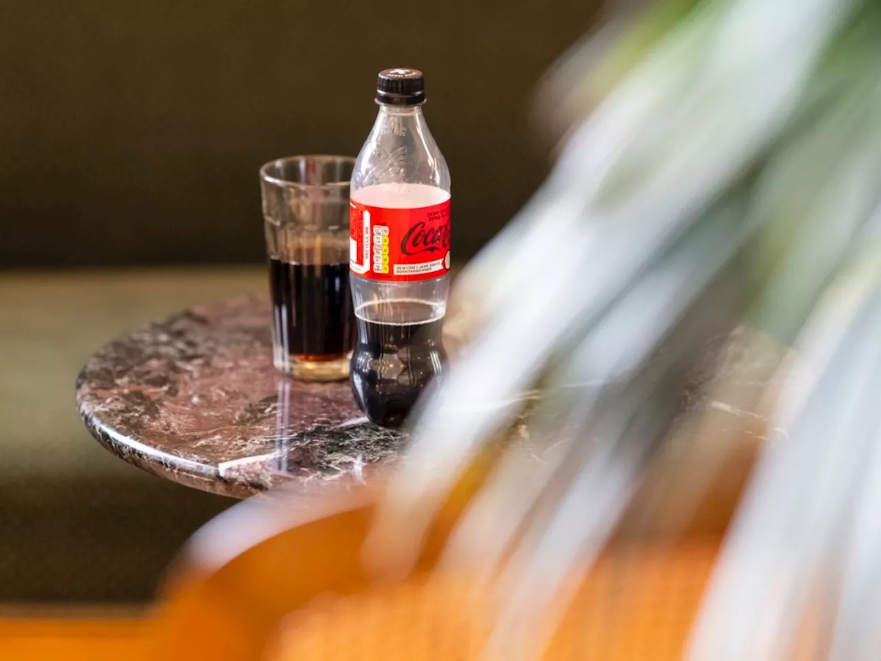 Cola und Nestlé passen Recycling-Versprechen auf Flaschen an